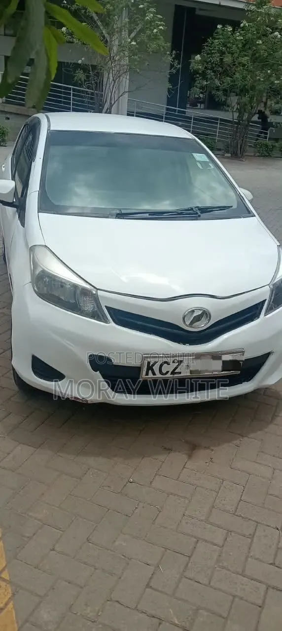 Toyota Vitz 1.0 FWD 5dr 2013 White