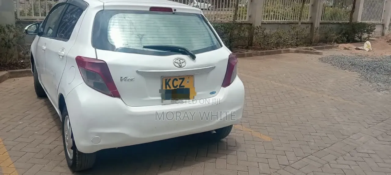 Toyota Vitz 1.0 FWD 5dr 2013 White