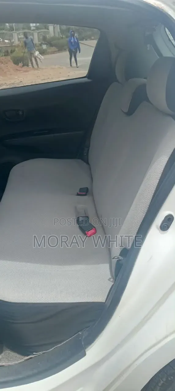 Toyota Vitz 1.0 FWD 5dr 2013 White