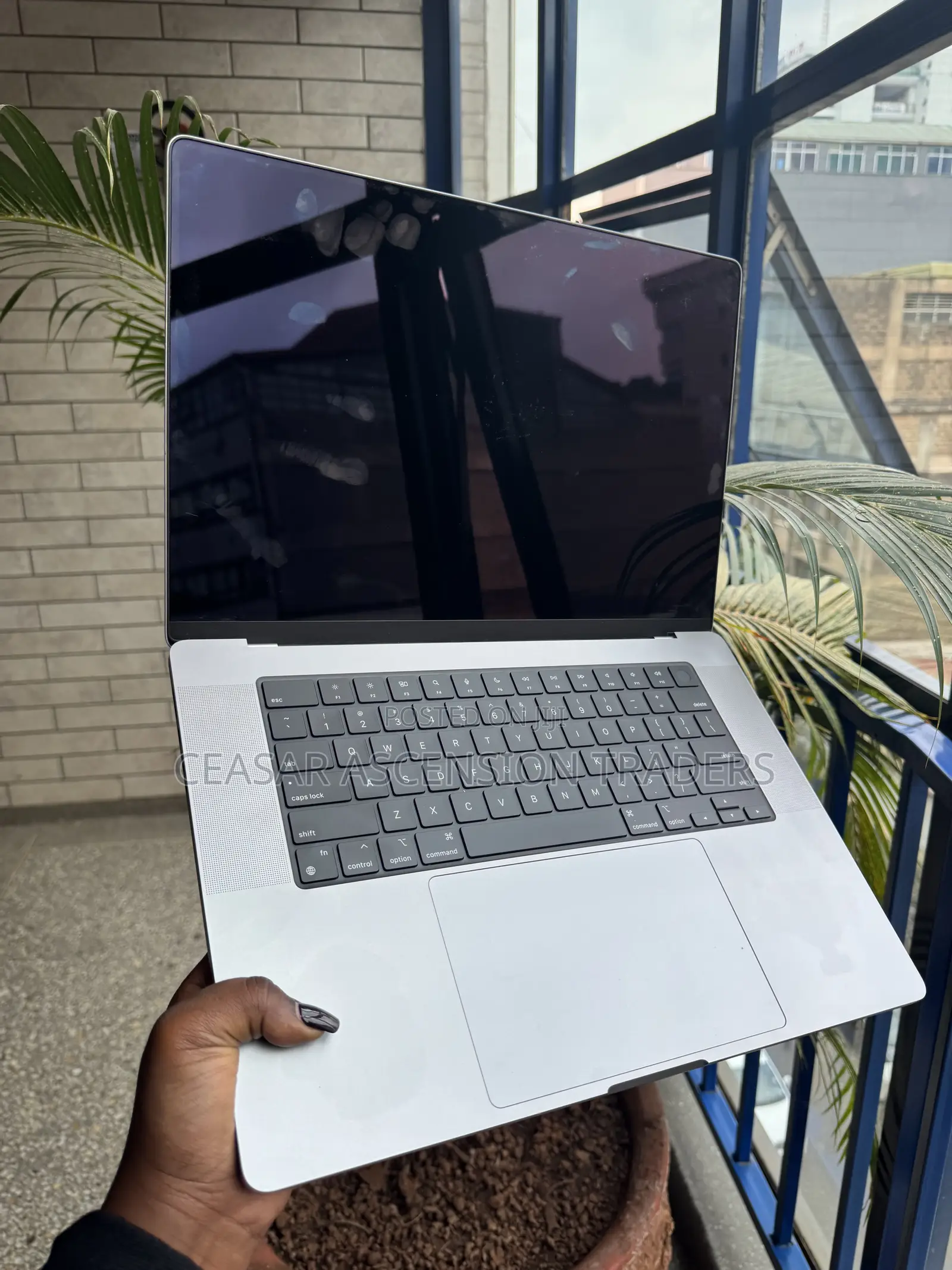 Laptop Apple MacBook Pro 2021 M1 16GB Apple M1 Pro SSD 1T