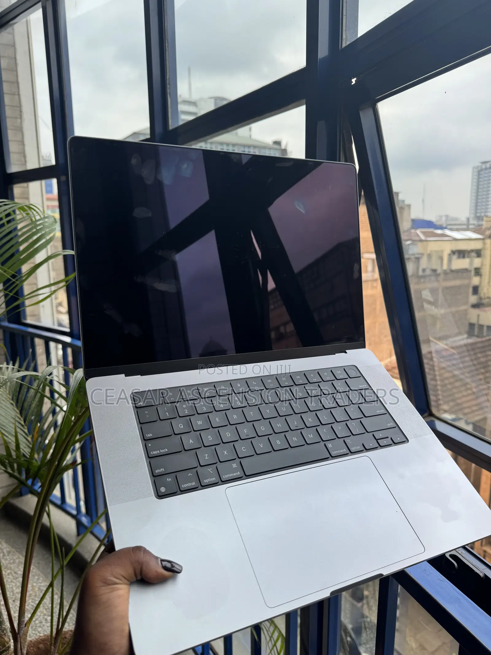 Laptop Apple MacBook Pro 2021 M1 16GB Apple M1 Pro SSD 1T