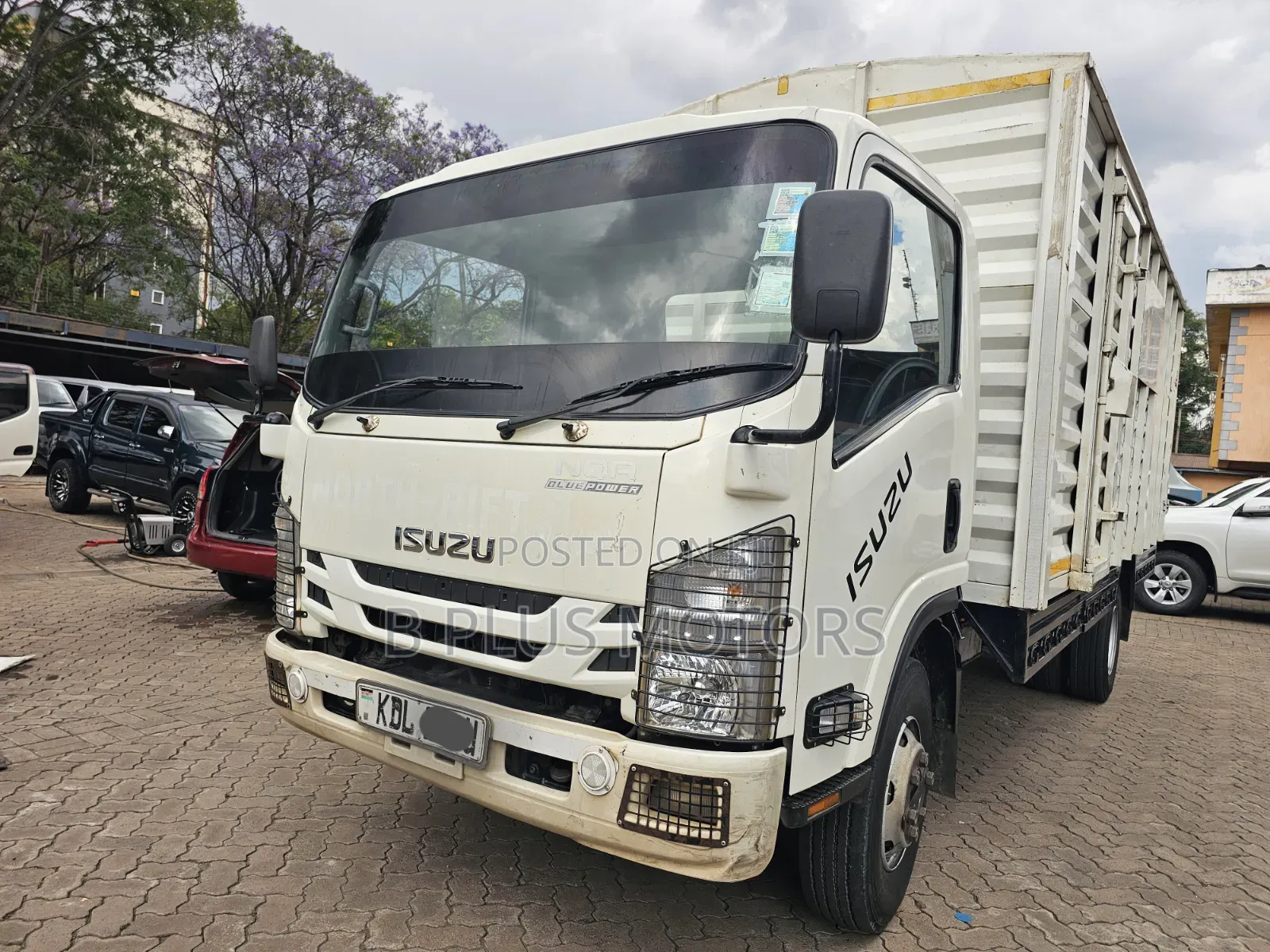 Isuzu NQR Far Sale