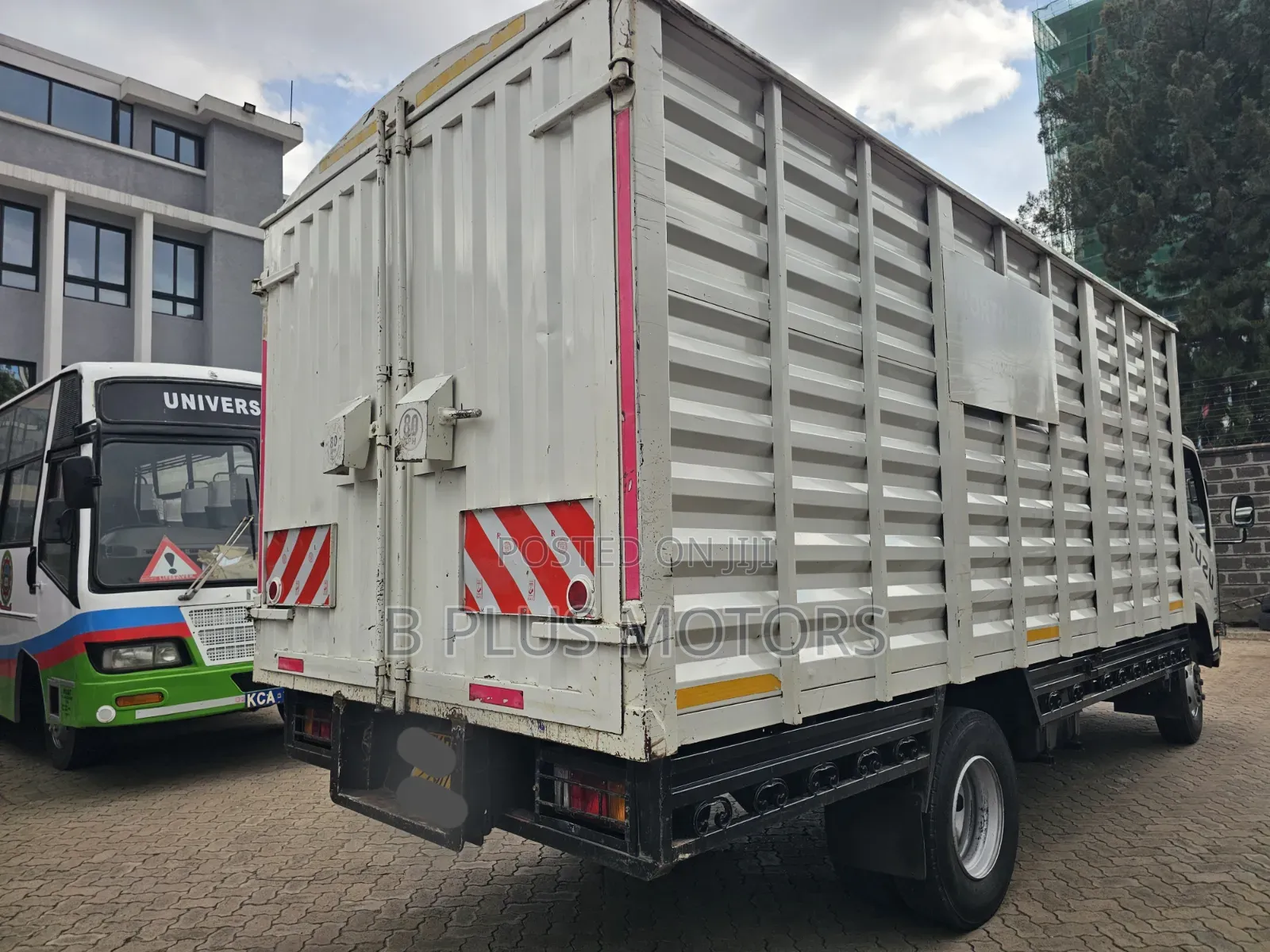 Isuzu NQR Far Sale