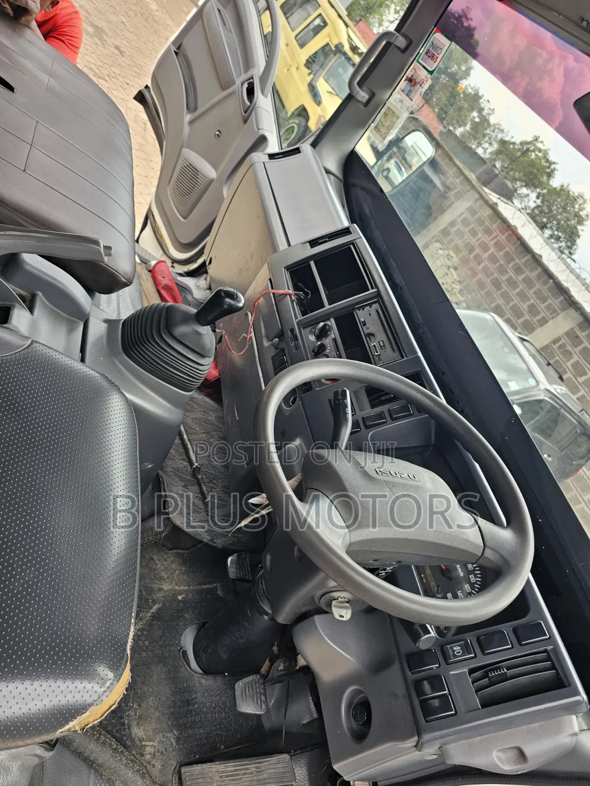 Isuzu NQR Far Sale