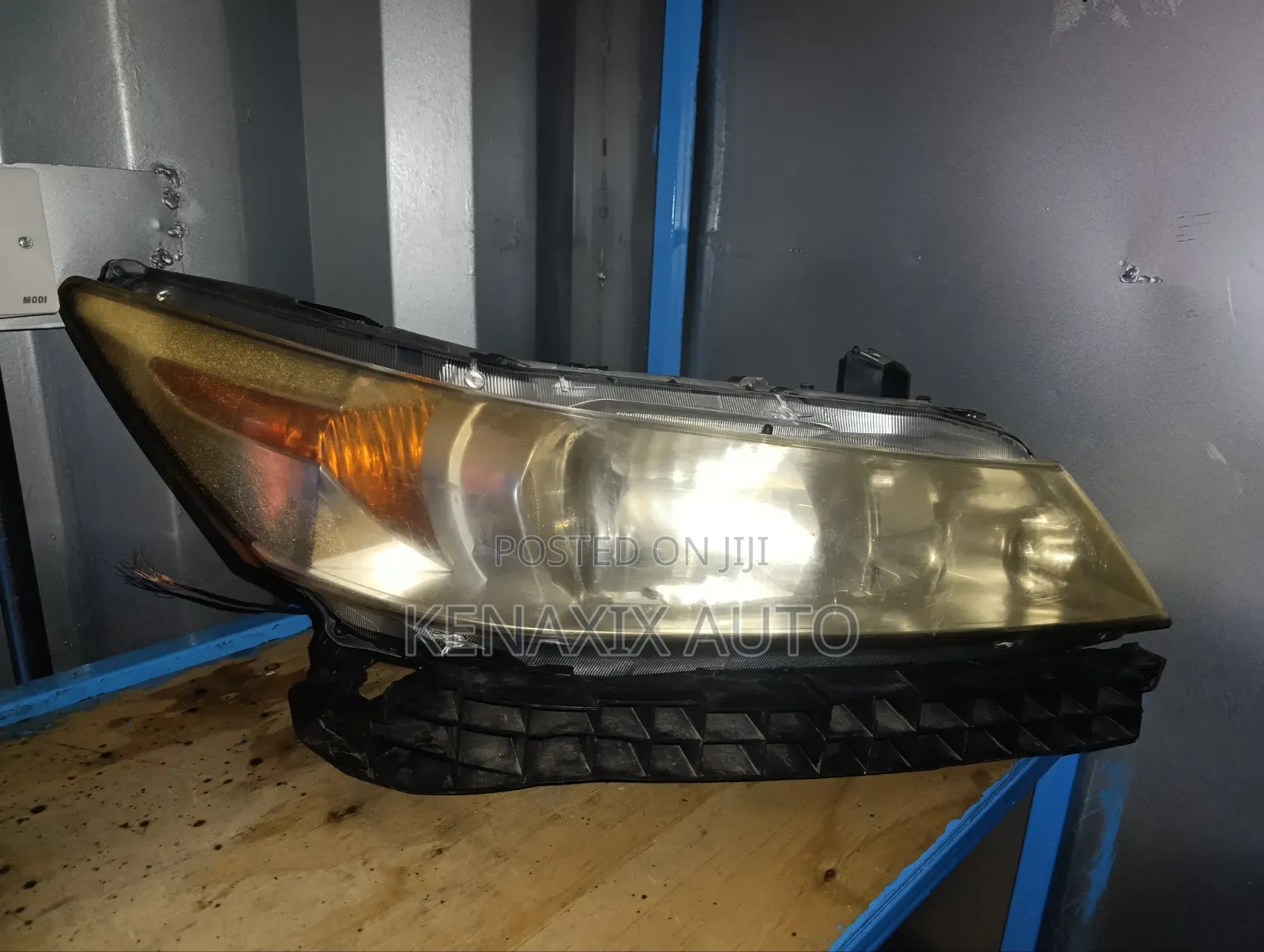 Stream Non-Xenon Headlight