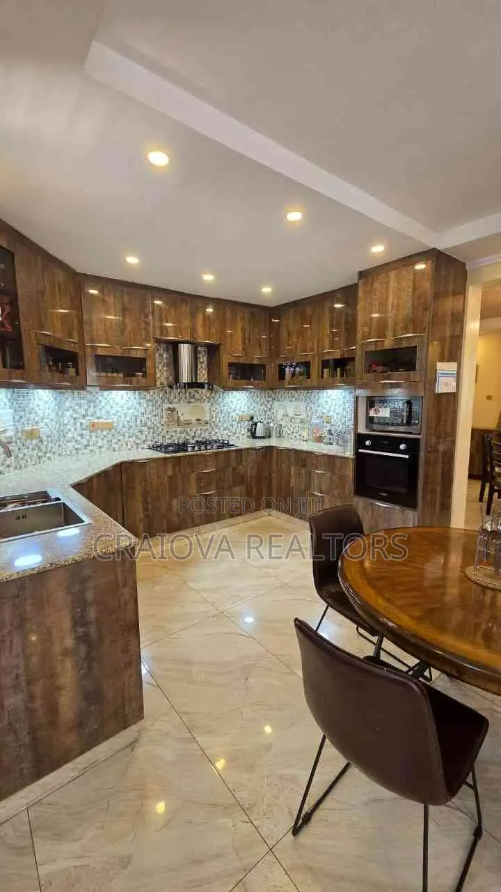 5bdrm Villa in Spring Valley for sale