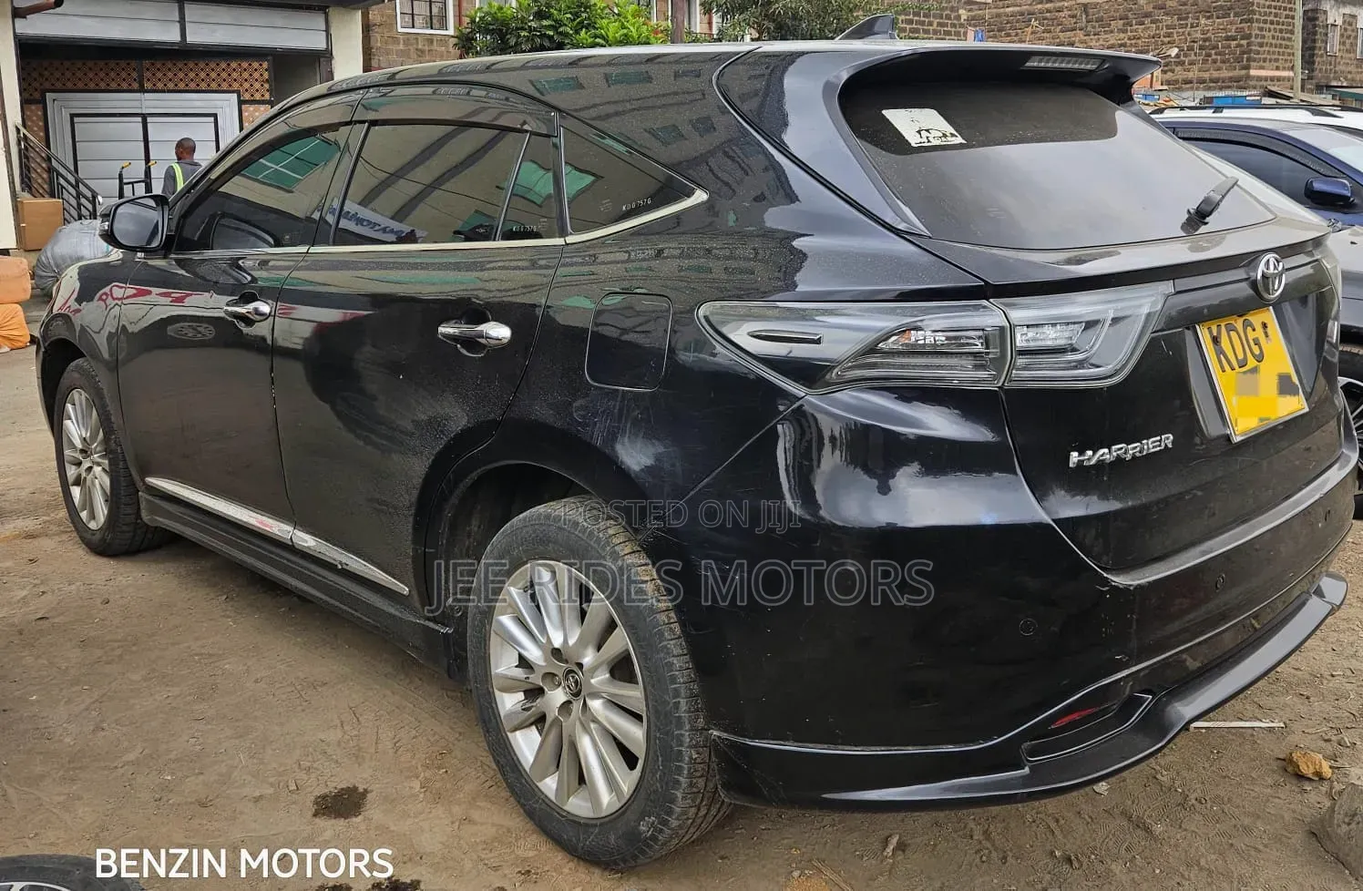 Toyota Harrier 2.0 2015 Black