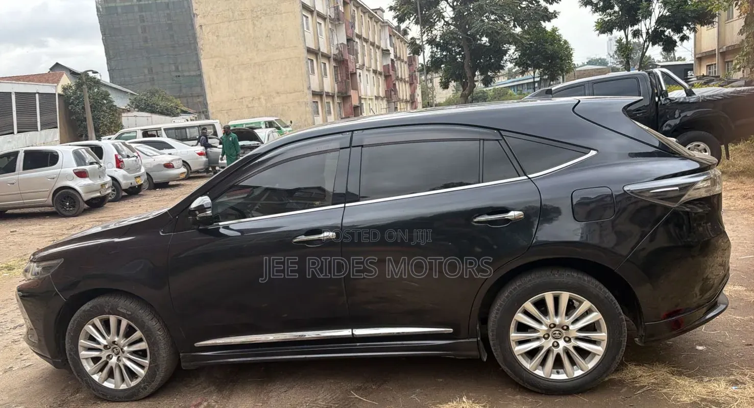Toyota Harrier 2.0 2015 Black