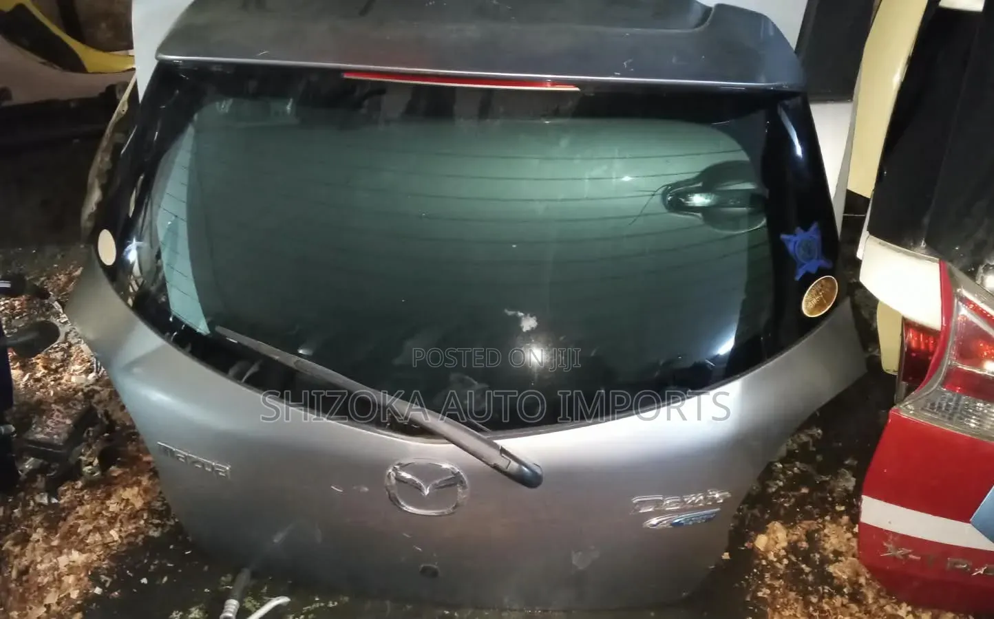 Mazda Demio De Boot/Tail Gate