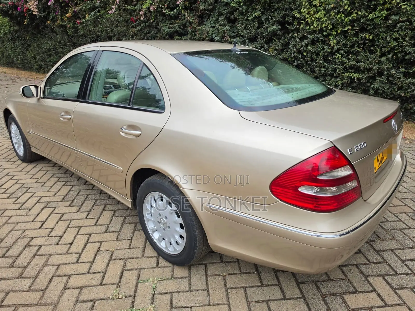 Mercedes-Benz E200 2004 Gold