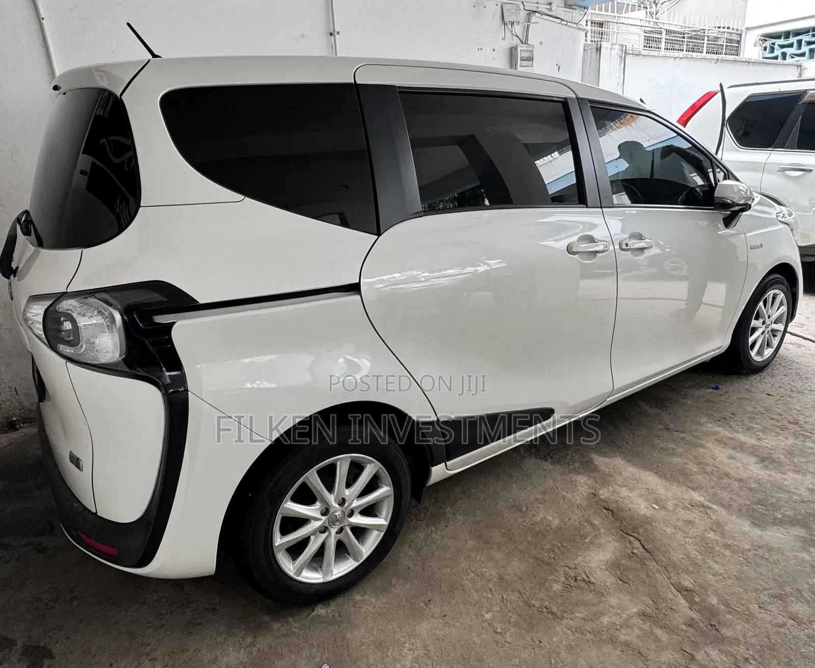 Toyota Sienta 1.5 Hybrid FWD 2018 White