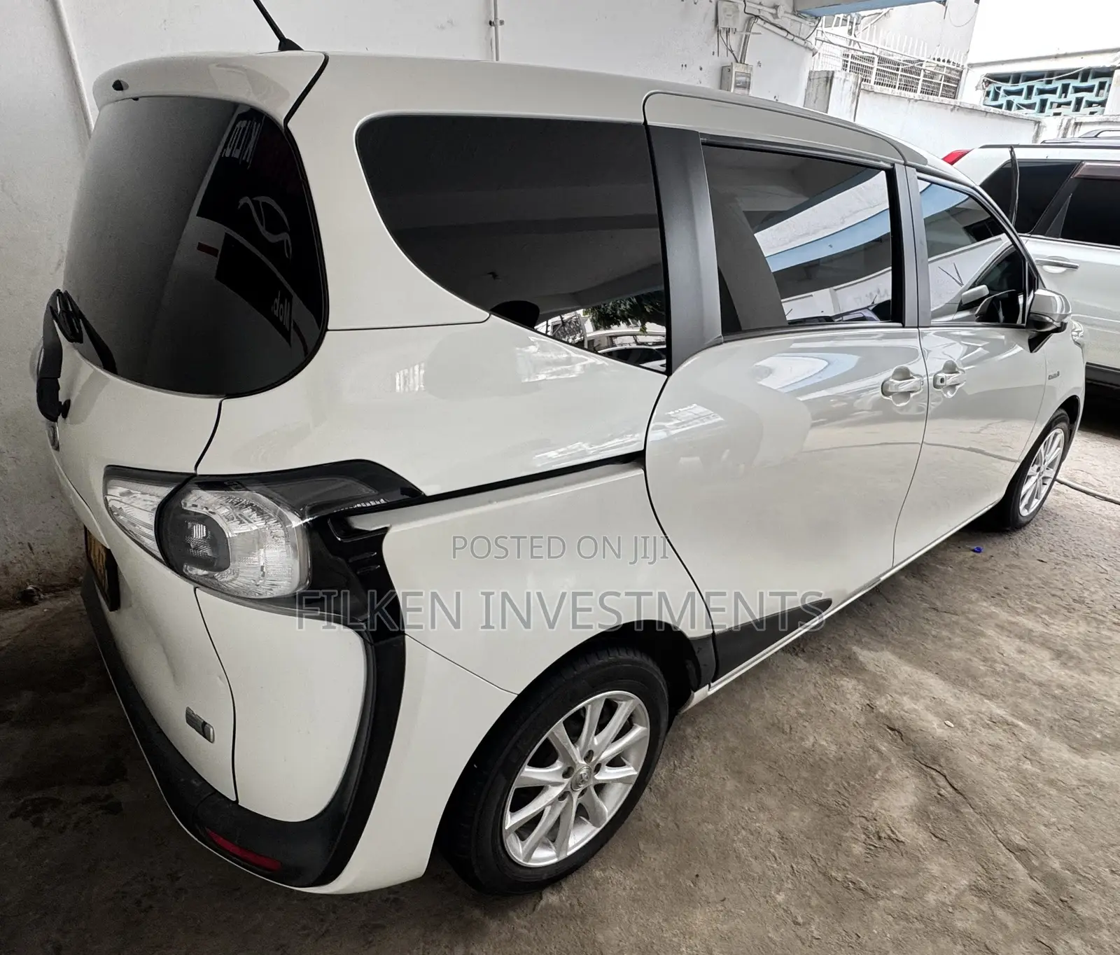 Toyota Sienta 1.5 Hybrid FWD 2018 White