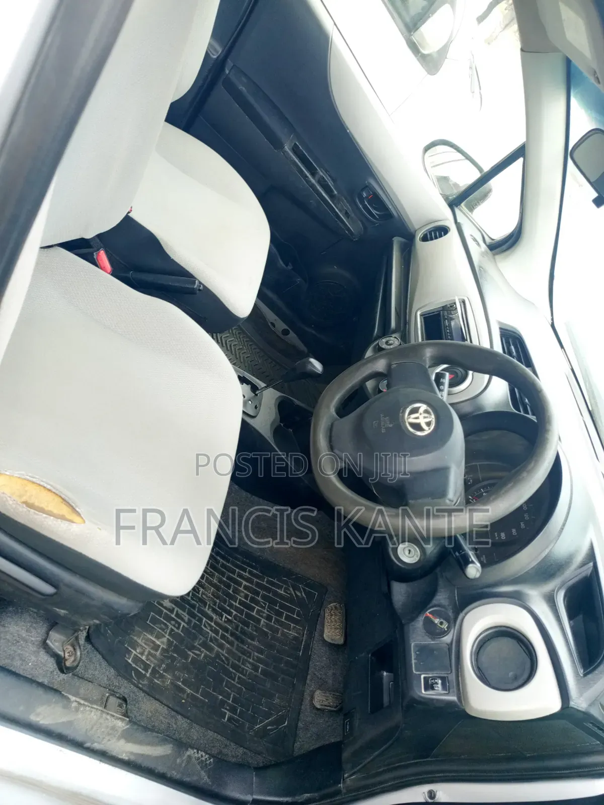 Toyota Vitz 2014 Silver