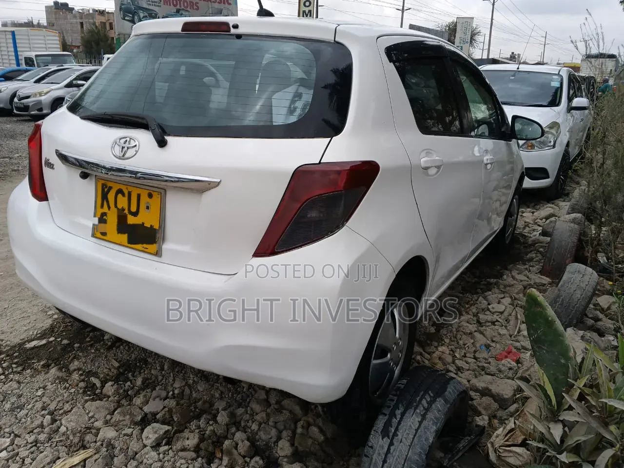 Toyota Vitz 2011 White