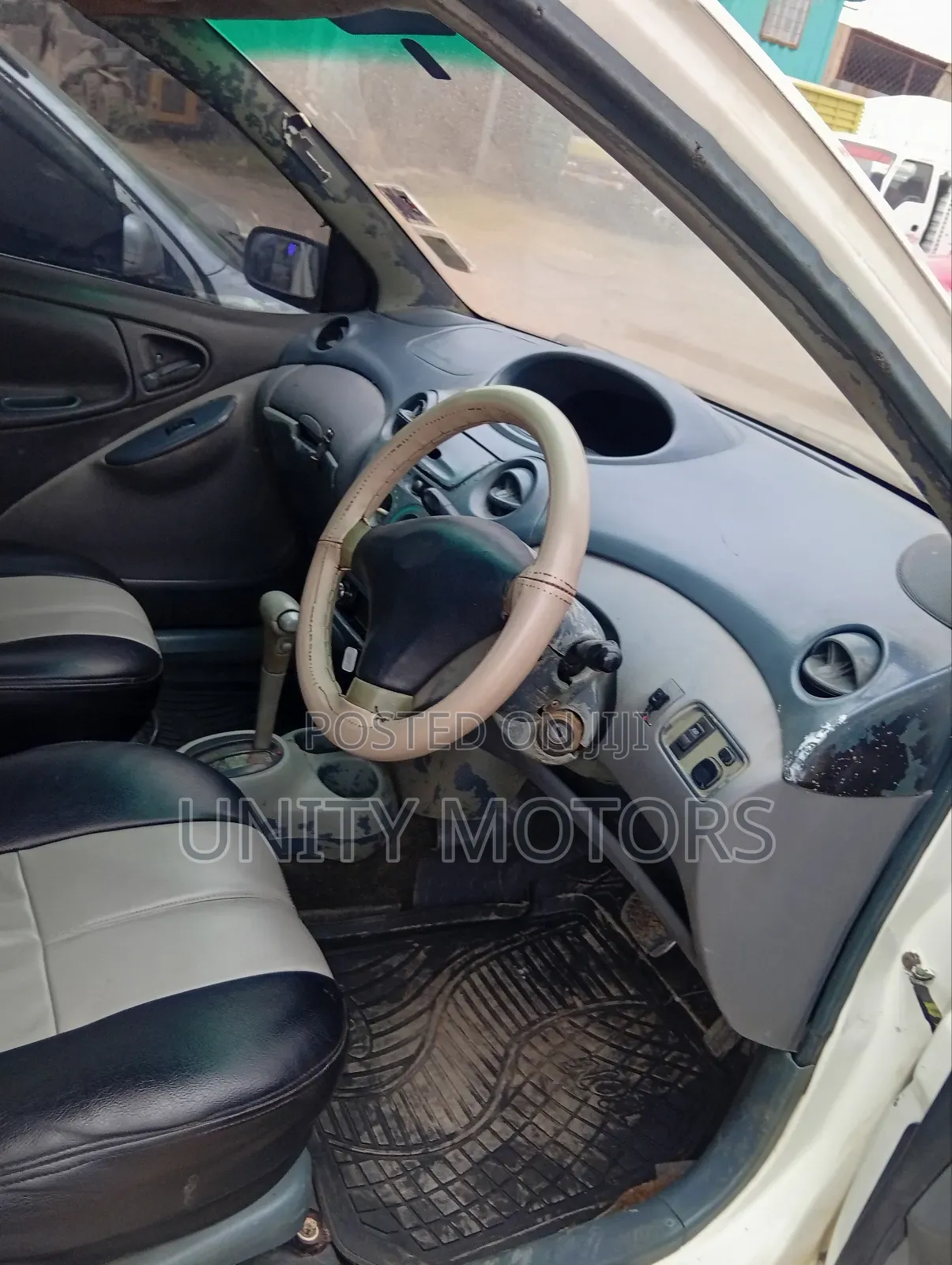 Toyota Vitz 2002 White