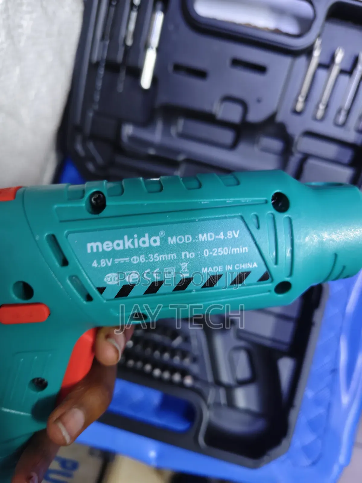 Meakida 4.8V Cordless Rechargeable Screwdriver Drill Bit Tool Set
