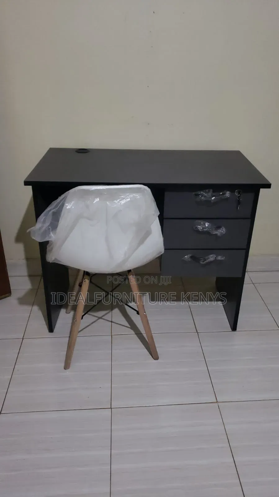 Gray 1m Desk and Eames