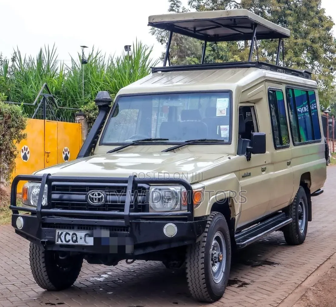 Toyota Land Cruiser 2017 Beige