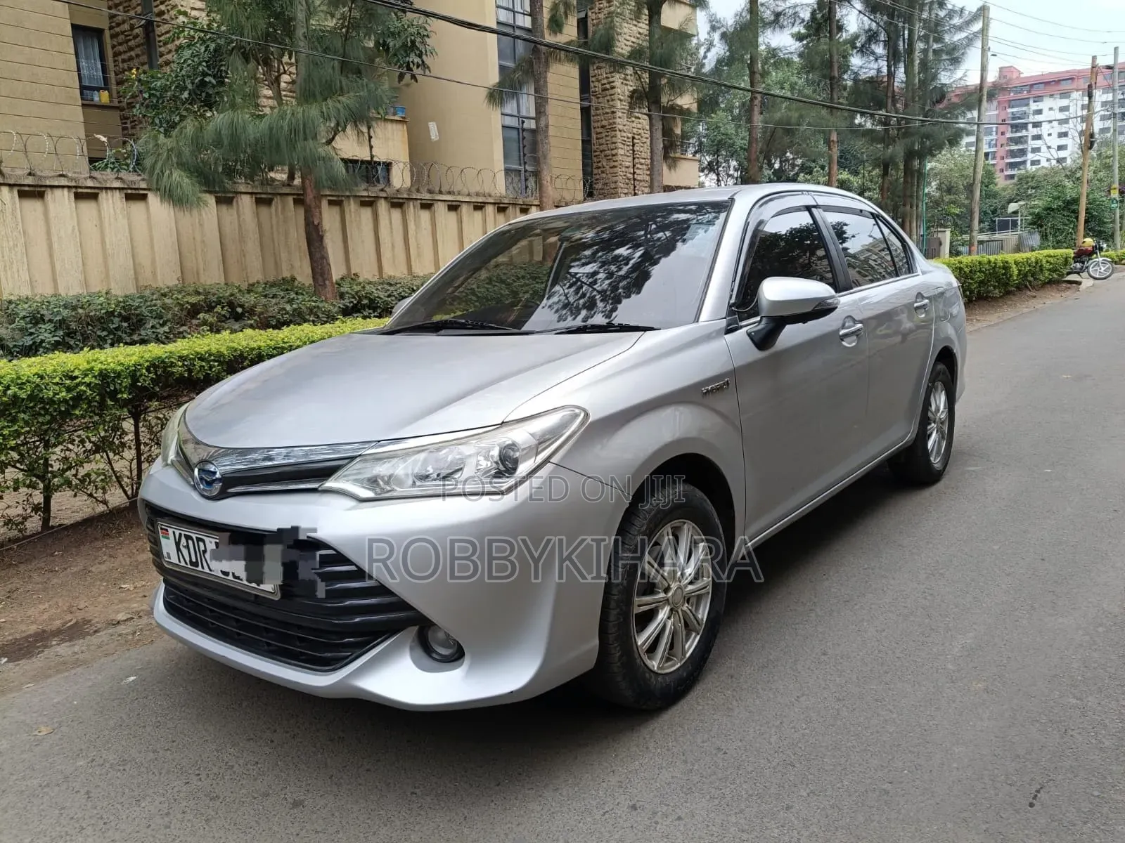 Toyota Axio 1.5 Hybrid 2WD 2017 Silver