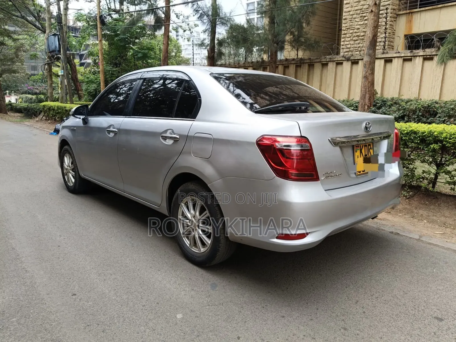 Toyota Axio 1.5 Hybrid 2WD 2017 Silver
