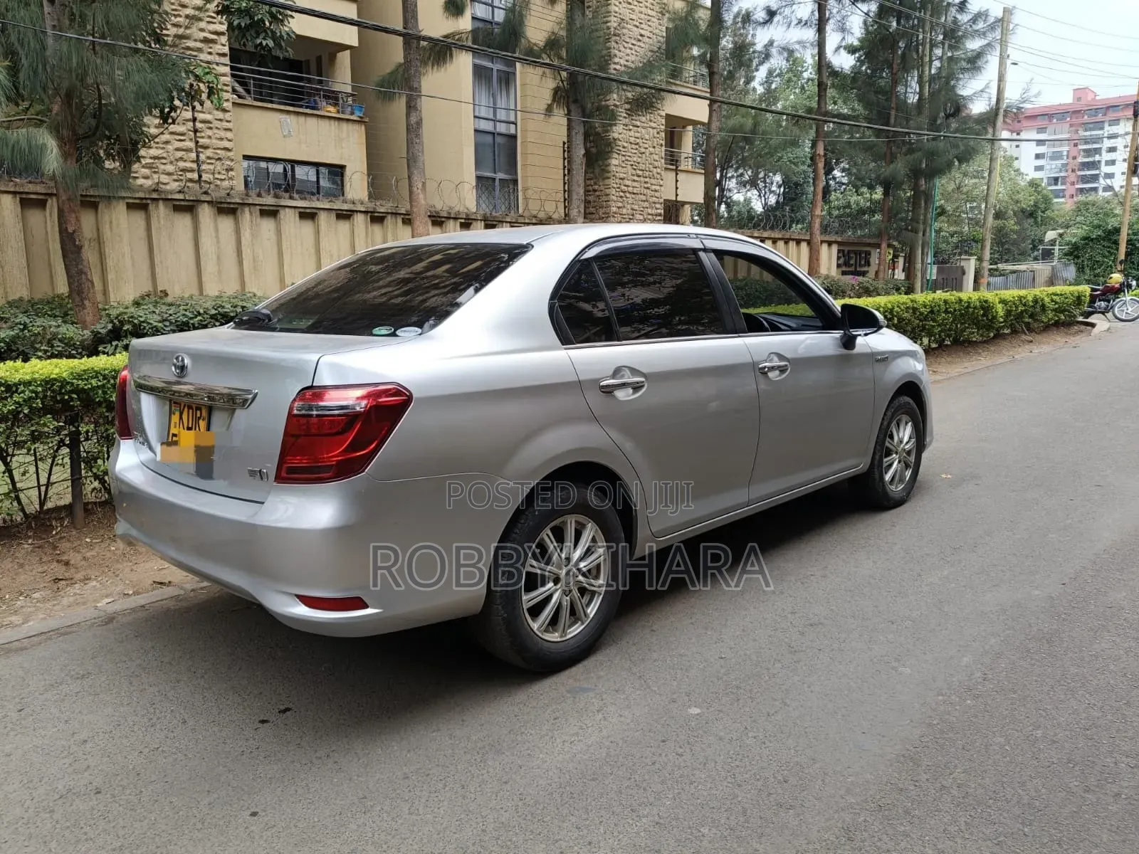 Toyota Axio 1.5 Hybrid 2WD 2017 Silver
