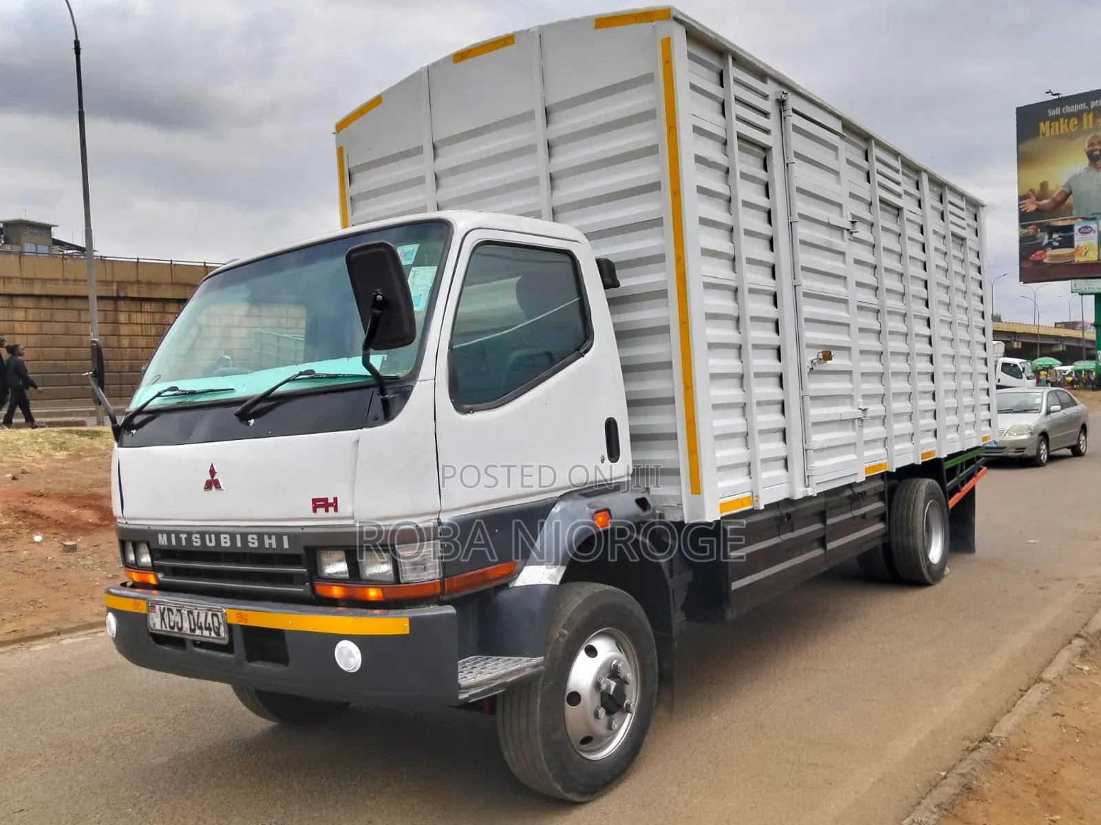 Mitsubishi Fh 2015 White