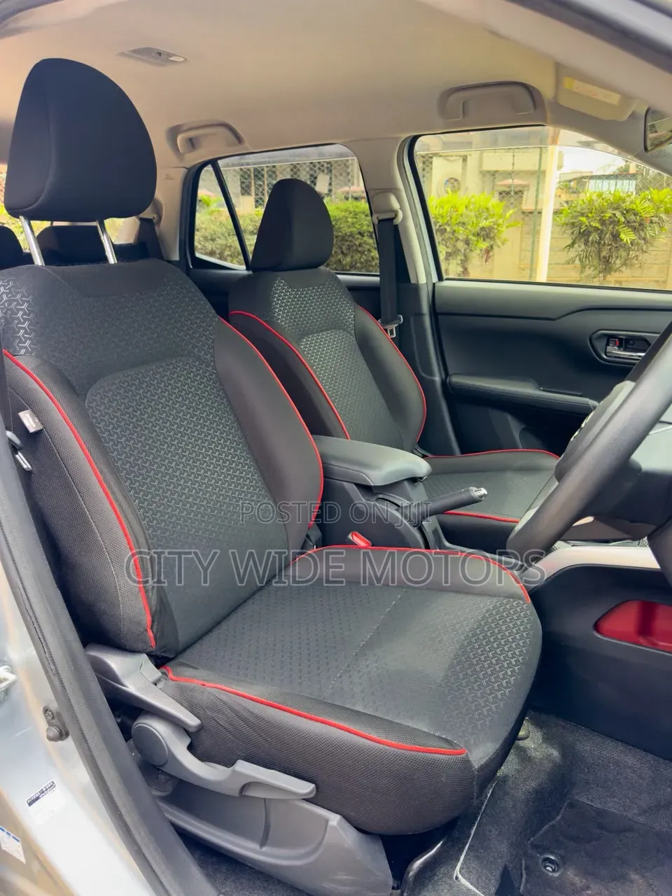 Daihatsu Rocky 2020 Silver