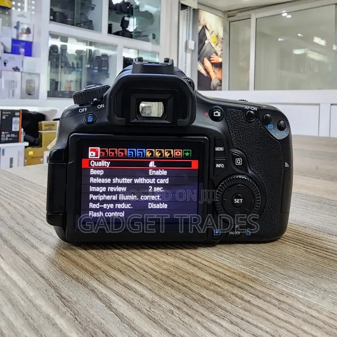 Canon Eos 60D Body and 18-55mm Kit Lens