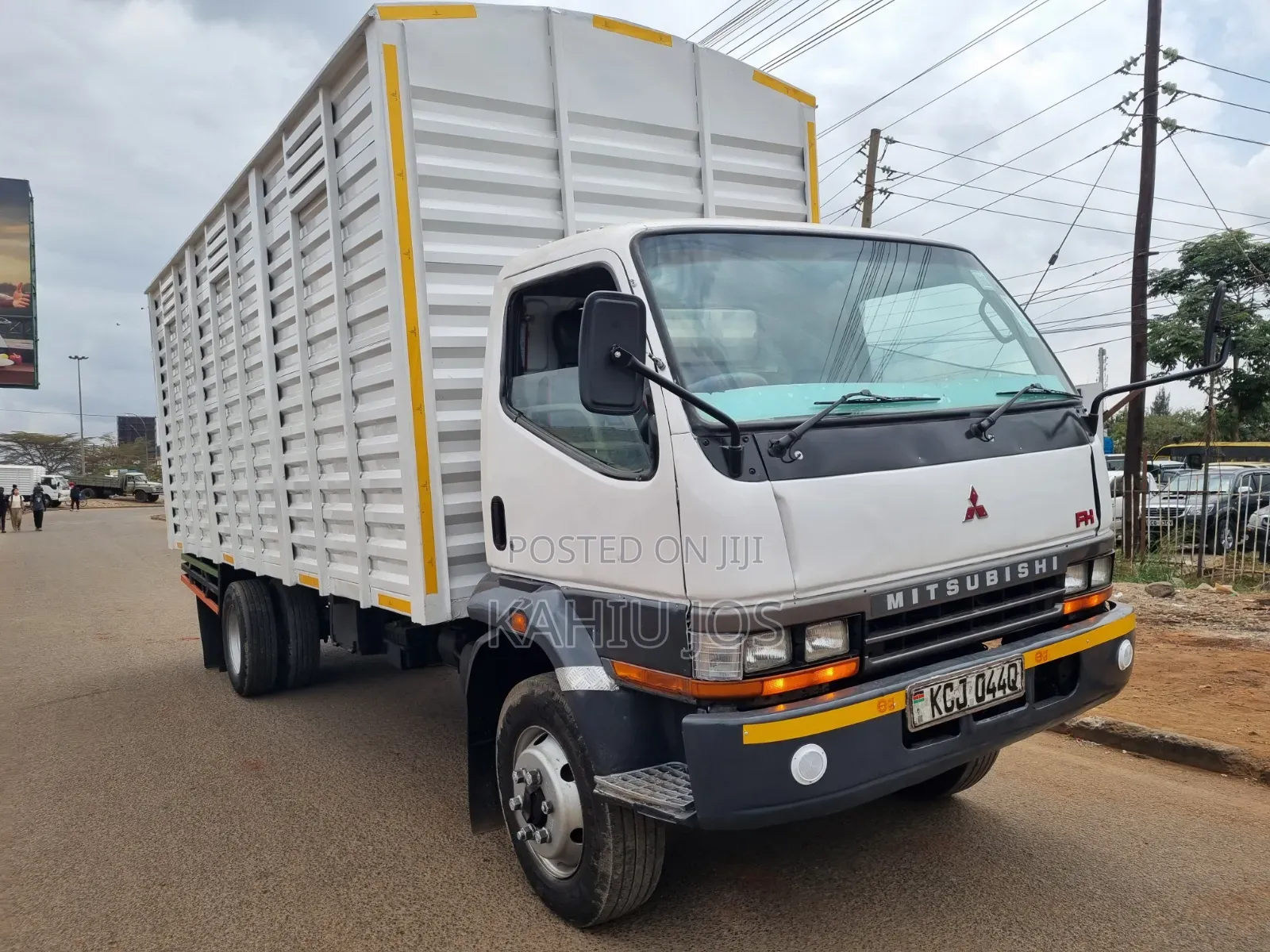 Mitsubishi FH 2017 White