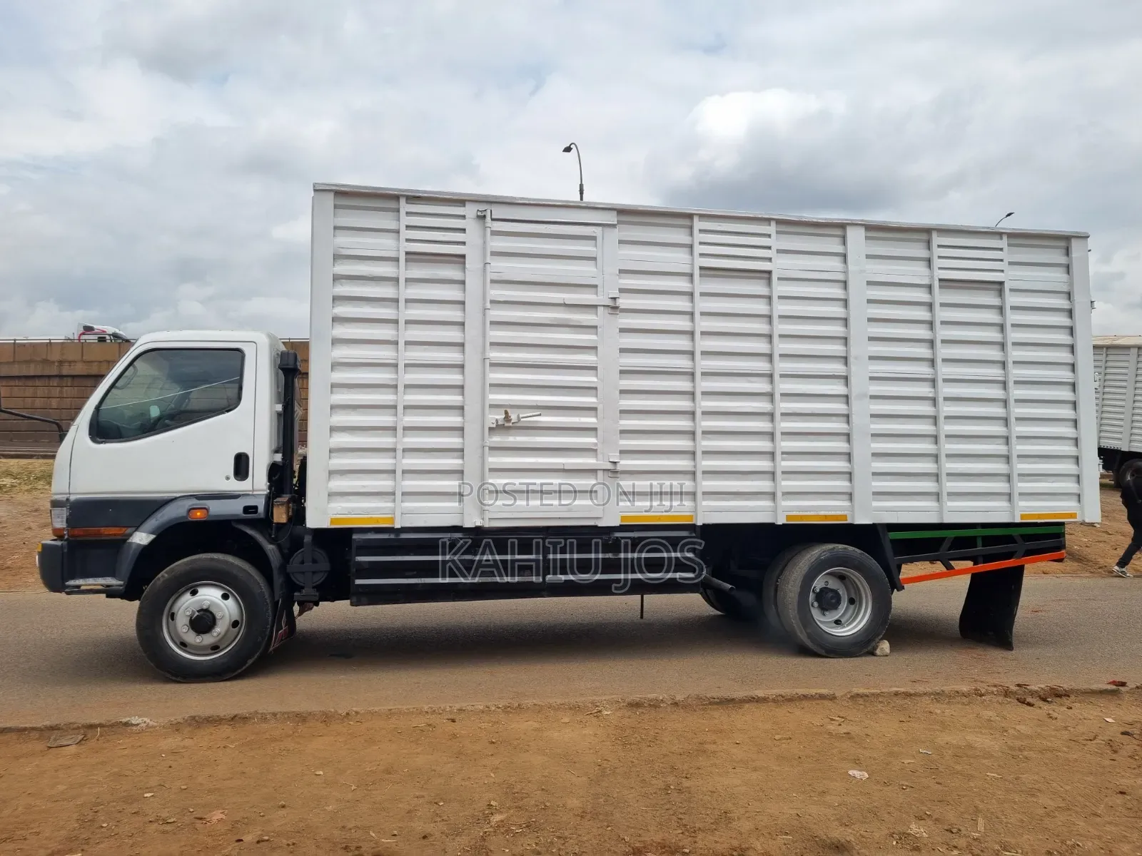 Mitsubishi FH 2017 White