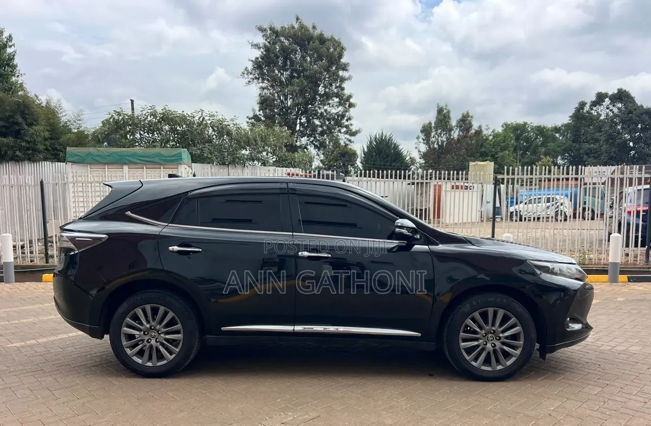 Toyota Harrier 2.0 2017 Black