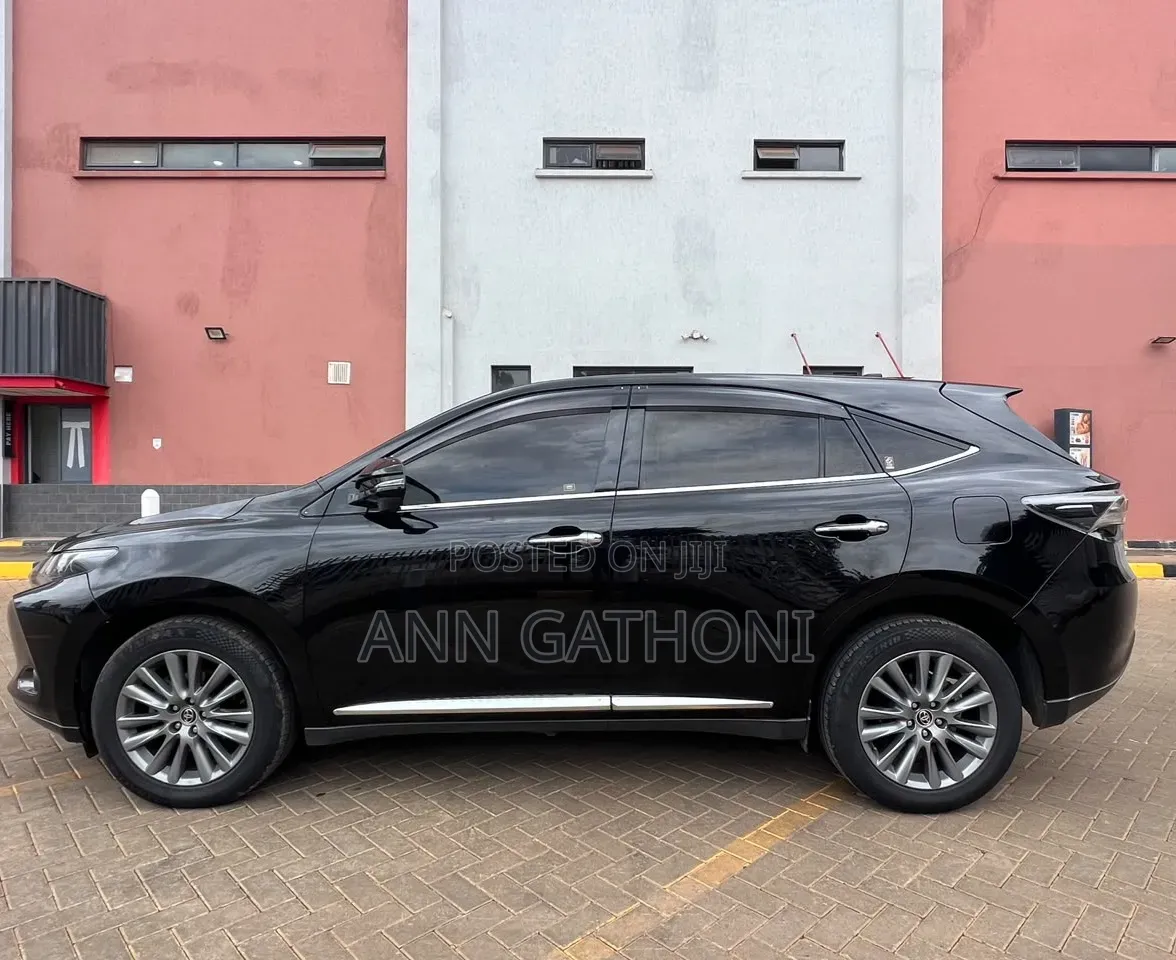 Toyota Harrier 2.0 2017 Black