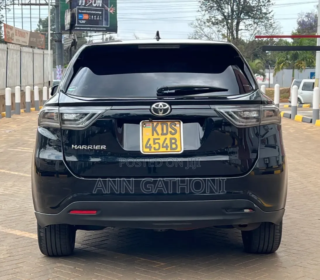 Toyota Harrier 2.0 2017 Black