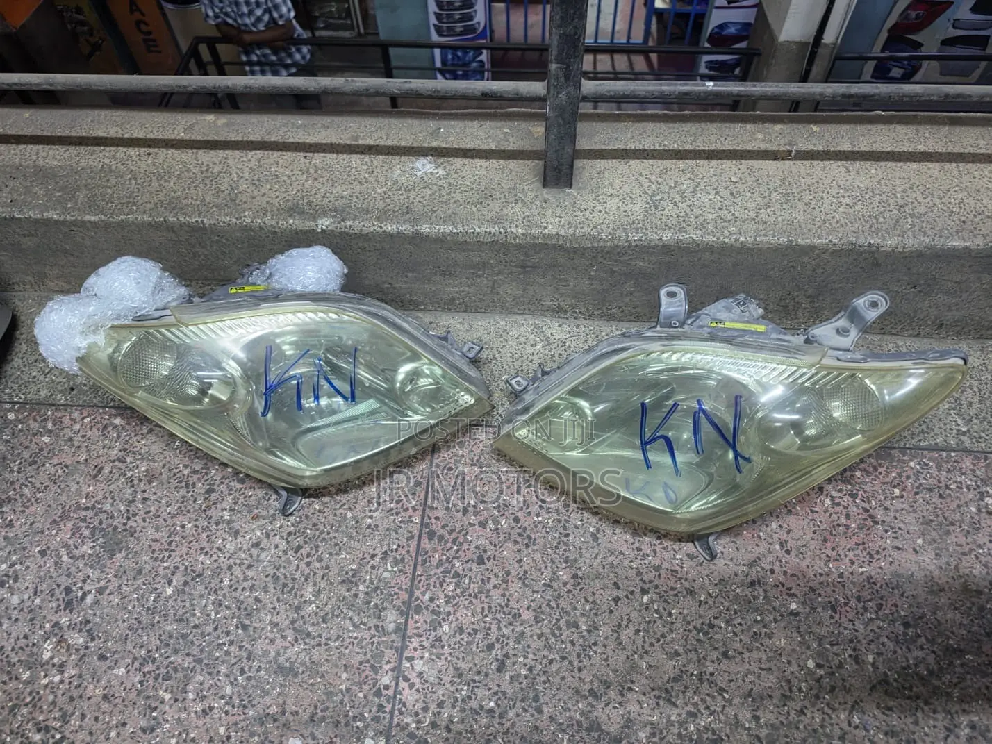 Toyota IST Xenon Headlights 2005