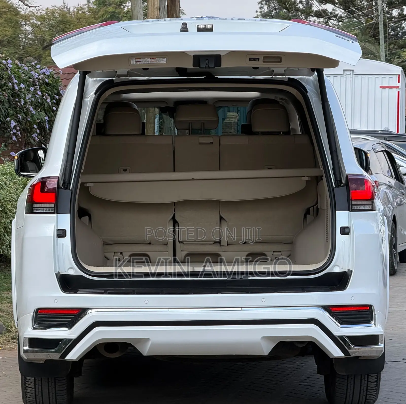 Toyota Land Cruiser LC300 2023