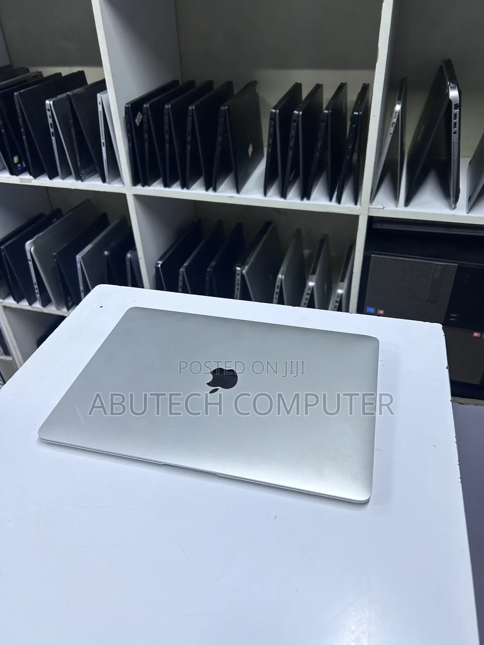 Laptop Apple MacBook 2020 8GB Intel Core i5 SSD 256GB