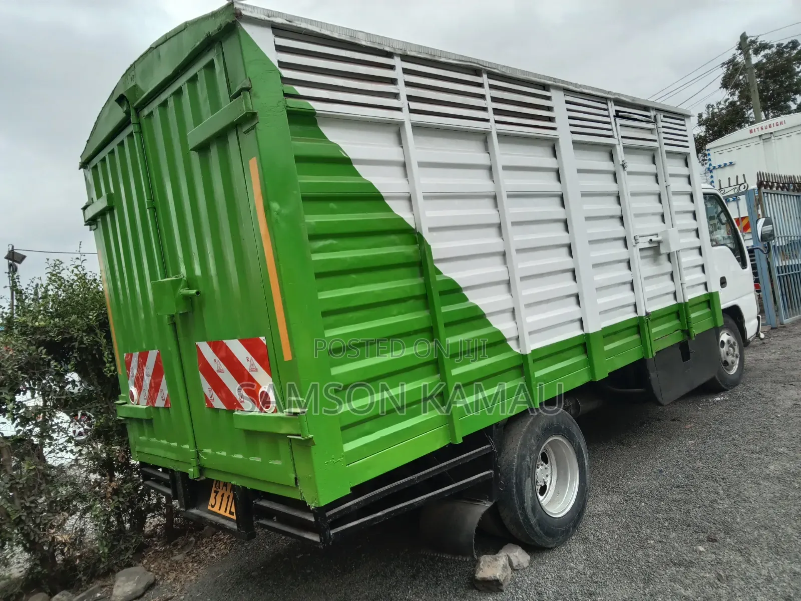 Isuzu NKR Lorry 2006 White