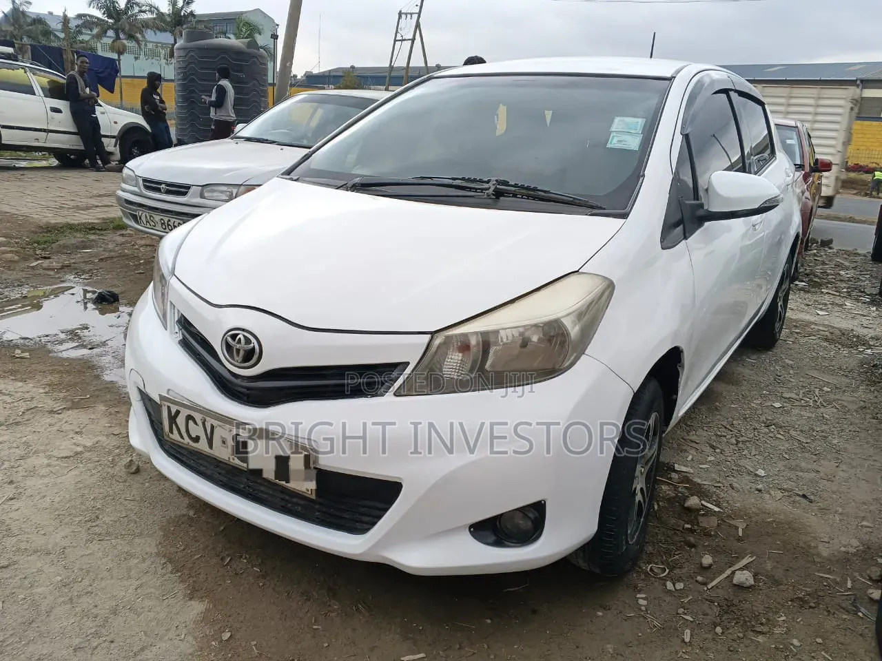 Toyota Vitz 2013 White