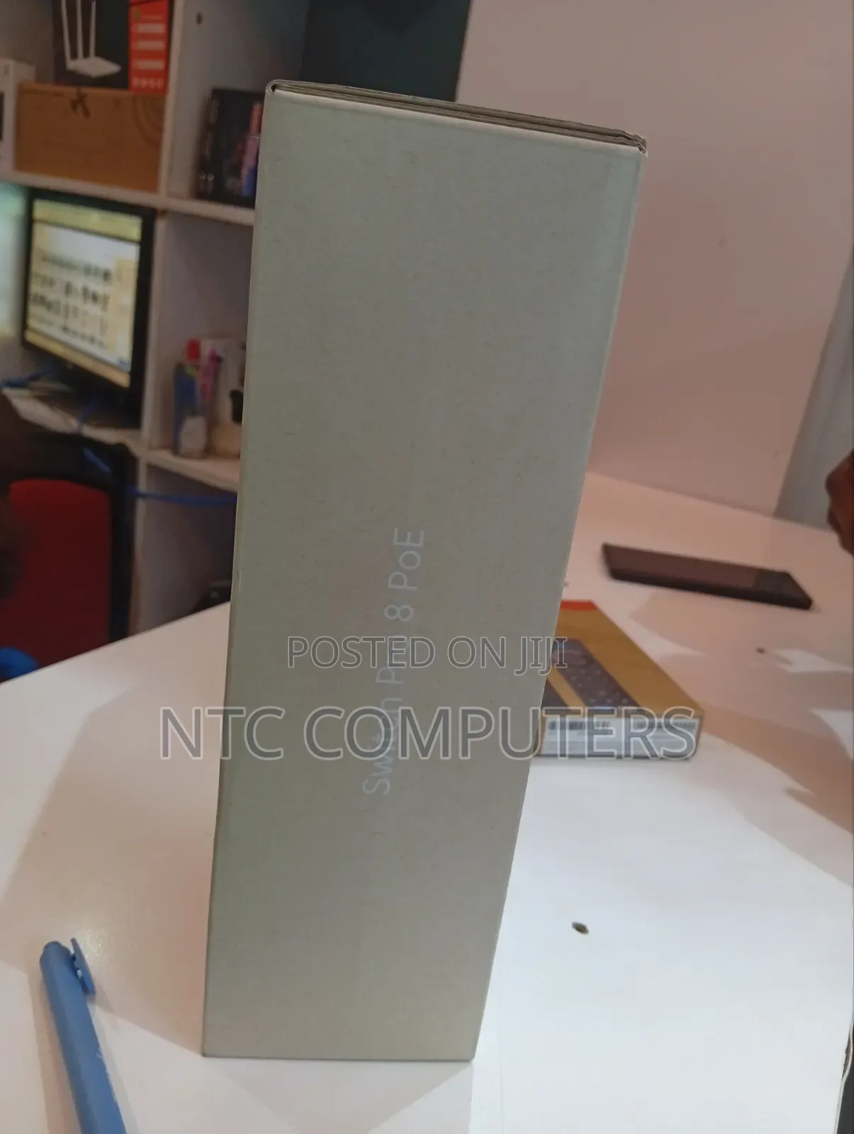 Ubiquiti UniFi Professional 8 Ports PoE Switch (USW-Pro-8-PoE)