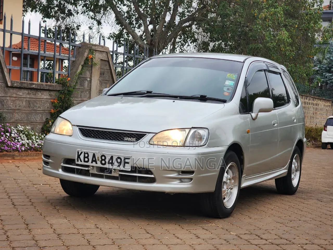 Toyota Corolla Spacio 2000 Silver