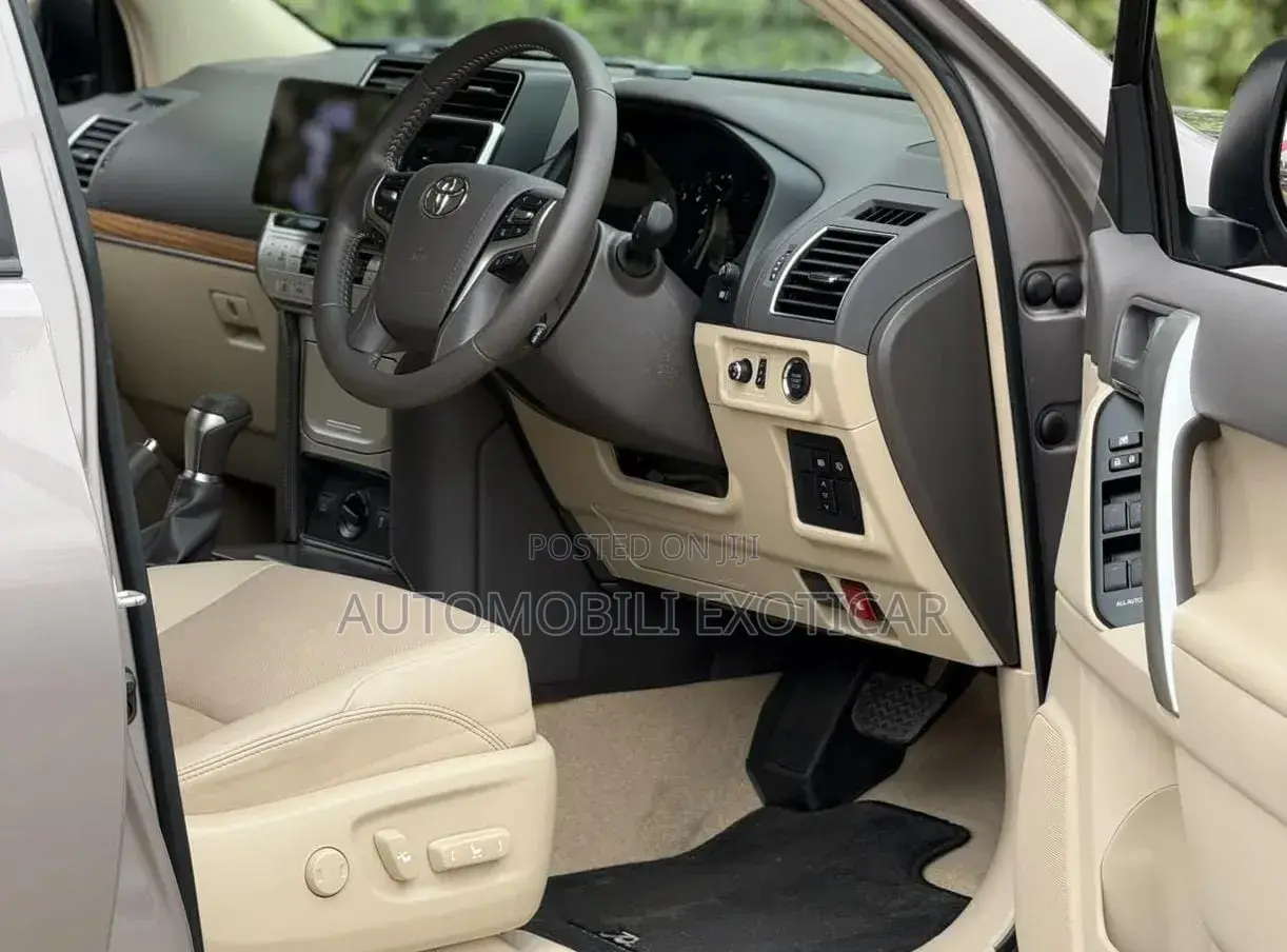 Toyota Land Cruiser Prado 2.7 2023 Burgundy