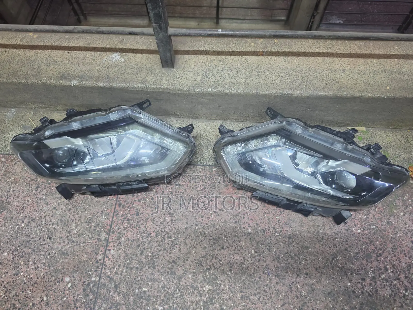 Nissan X-Trail, NT32, Headlights