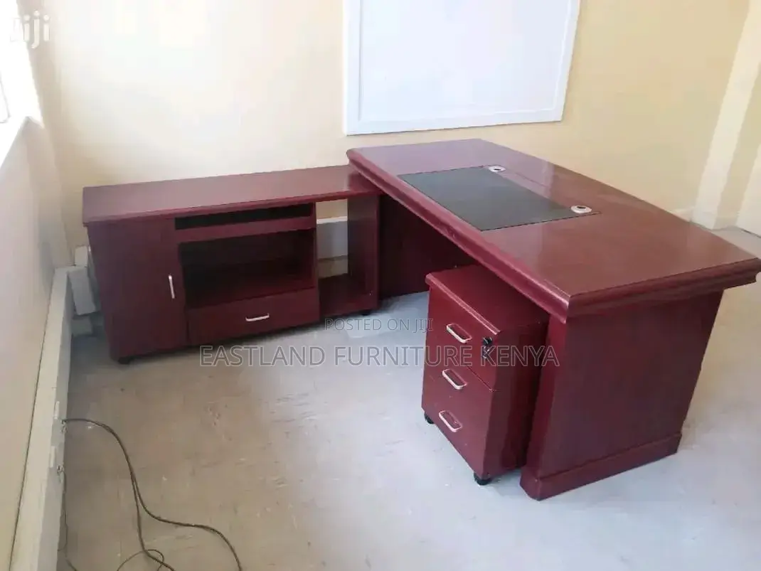 Executive Office Desk - Brown Mahogany Office Table