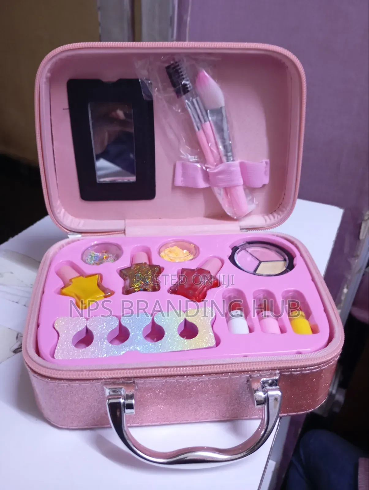Make Up Kit. G.L.E