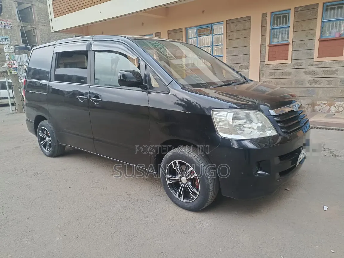 Toyota Noah 2004 Black