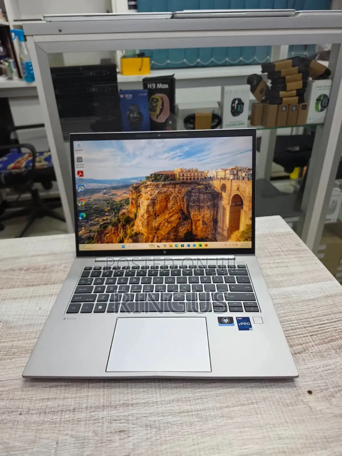 New Laptop HP ZBook Firefly G9 16GB Intel Core i7 SSD 512GB