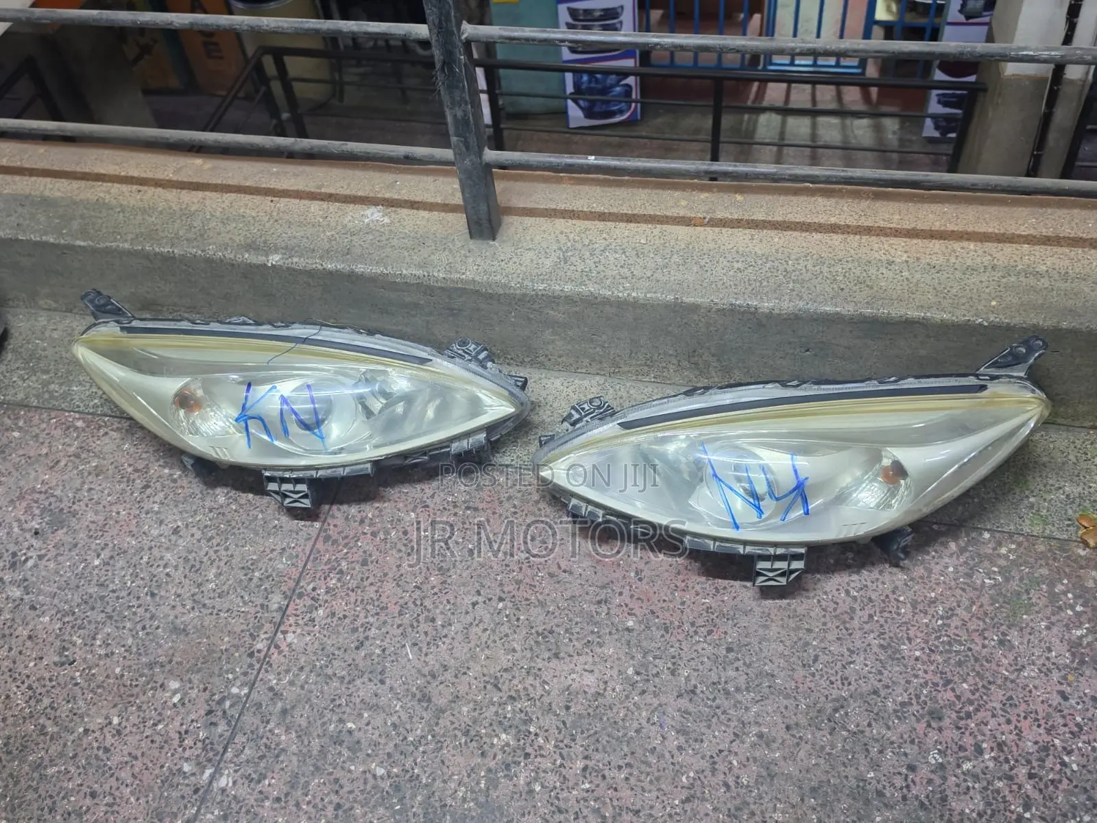 Mazda Premacy/Nissan Lafesta 2010-2013 Headlights