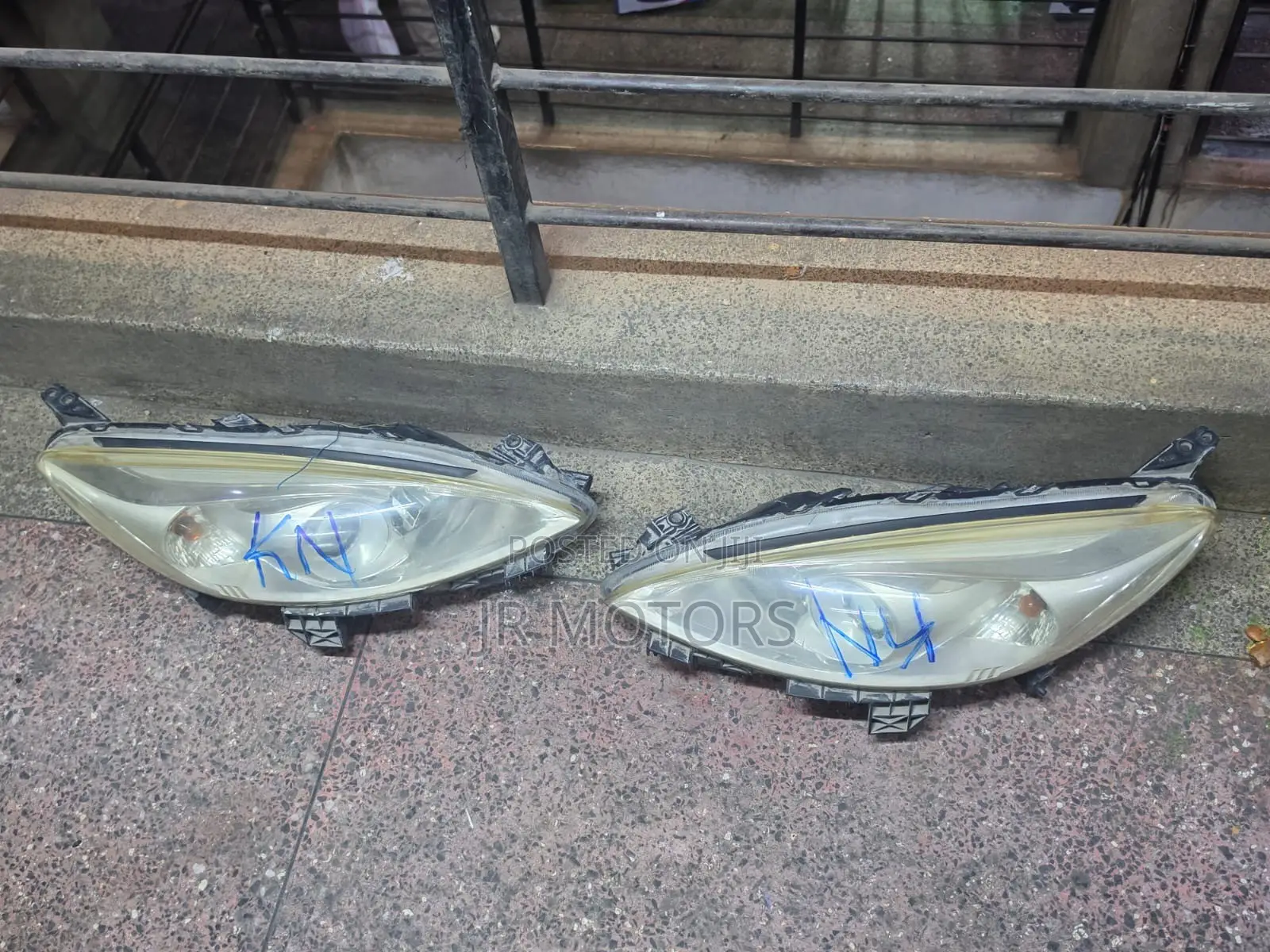 Mazda Premacy/Nissan Lafesta 2010-2013 Headlights