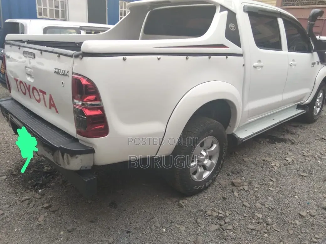 Toyota Hilux 2015 White