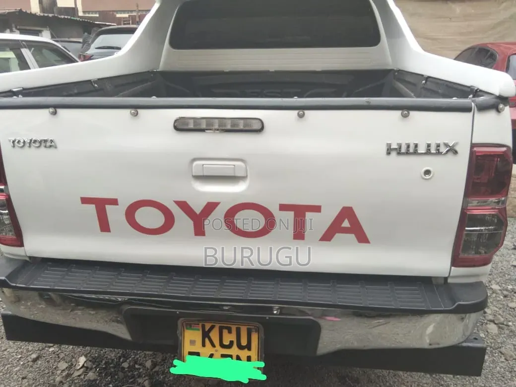 Toyota Hilux 2015 White